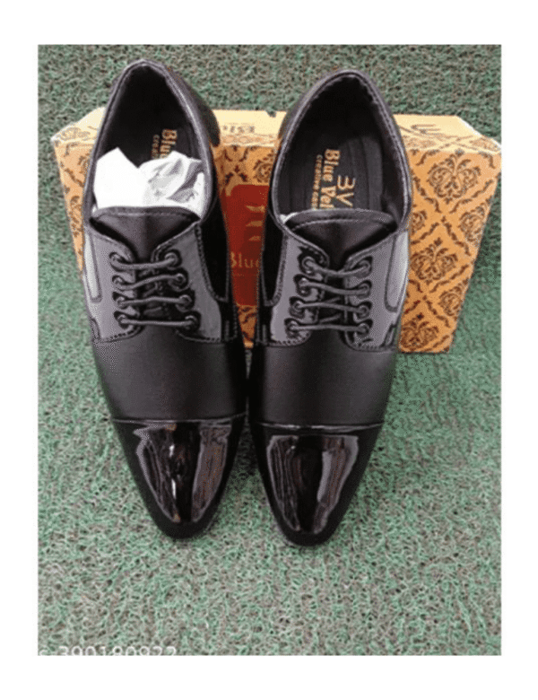 Dual-Texture Black Lace-up