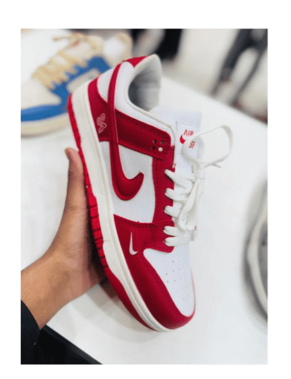 Nike SB Dunk Low 'University Red'