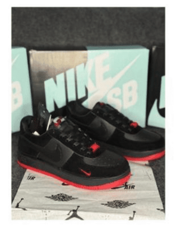 Nike Air Force 1 'Bred'